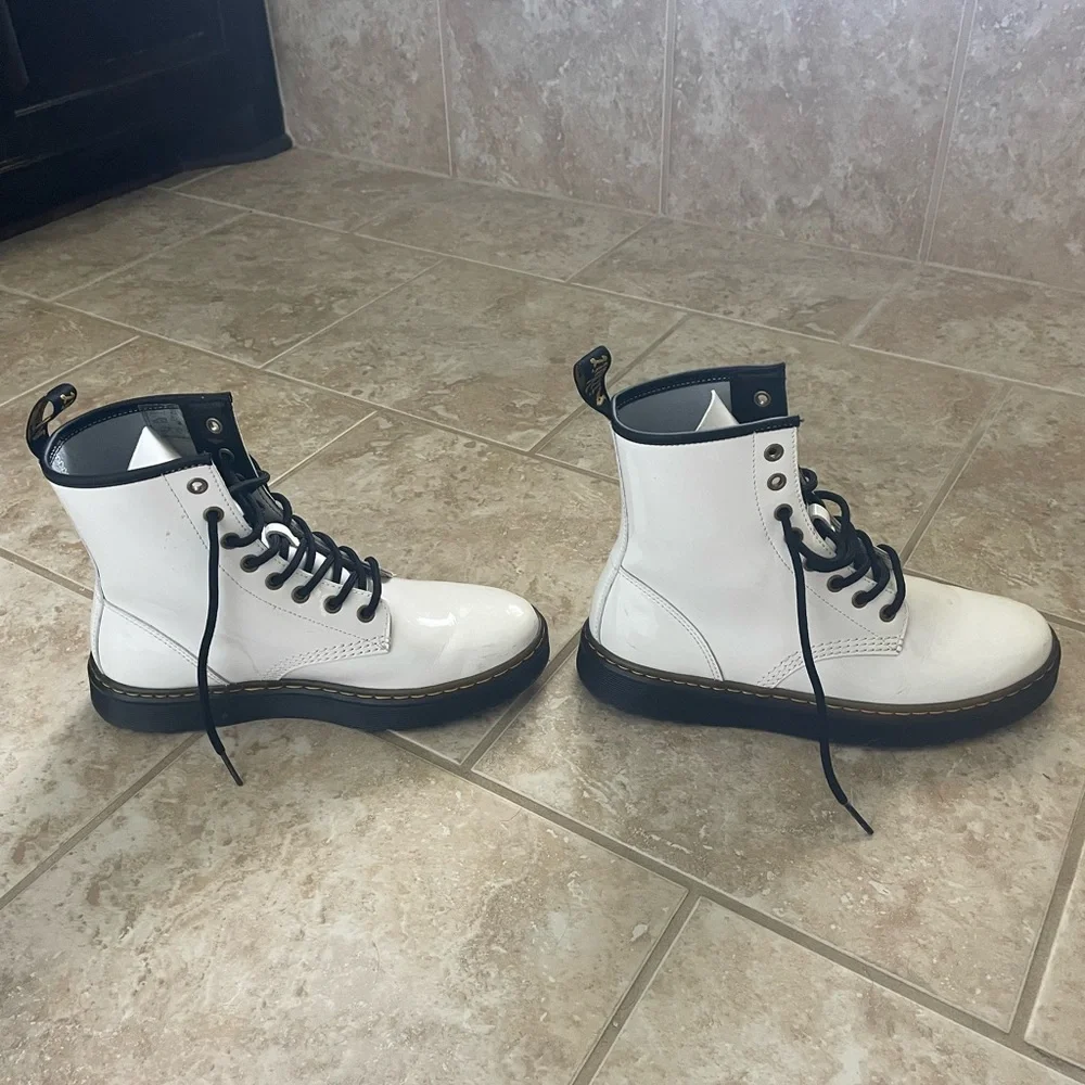 White docs - Picture 2 of 6